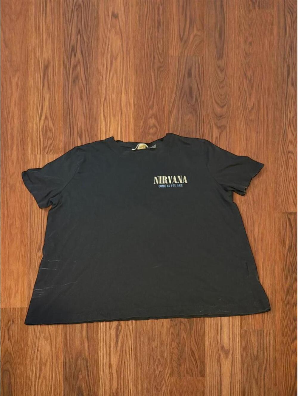 Nirvana Nevermind Album H&M Women's Black and Navy Tshirt